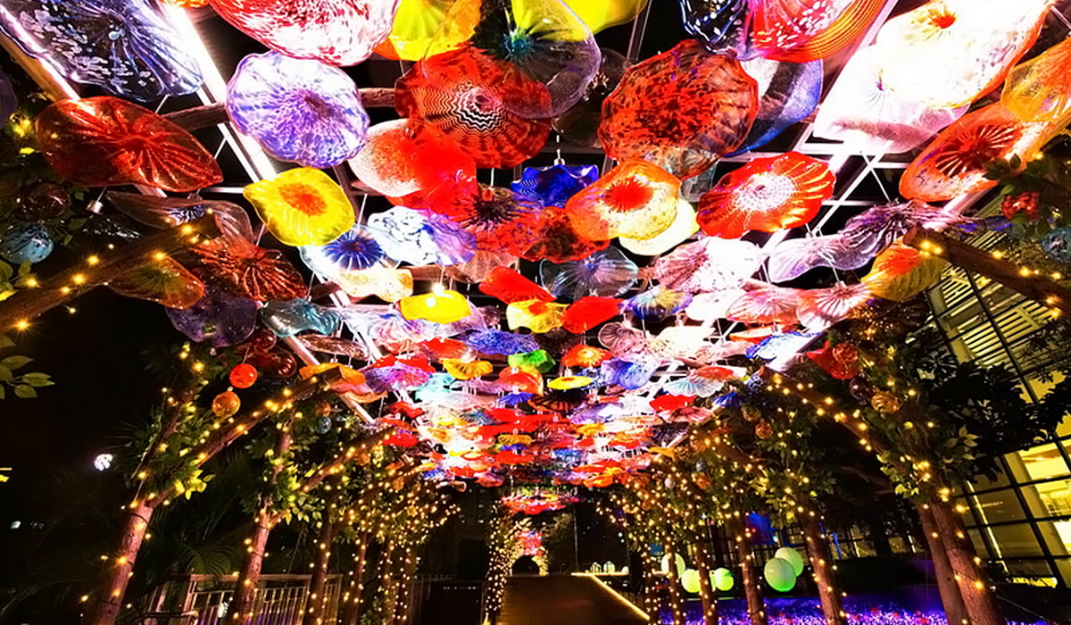 體驗玻璃藝術之美: 香港沙田新城市廣場4,800朵玻璃花打造璃光大道