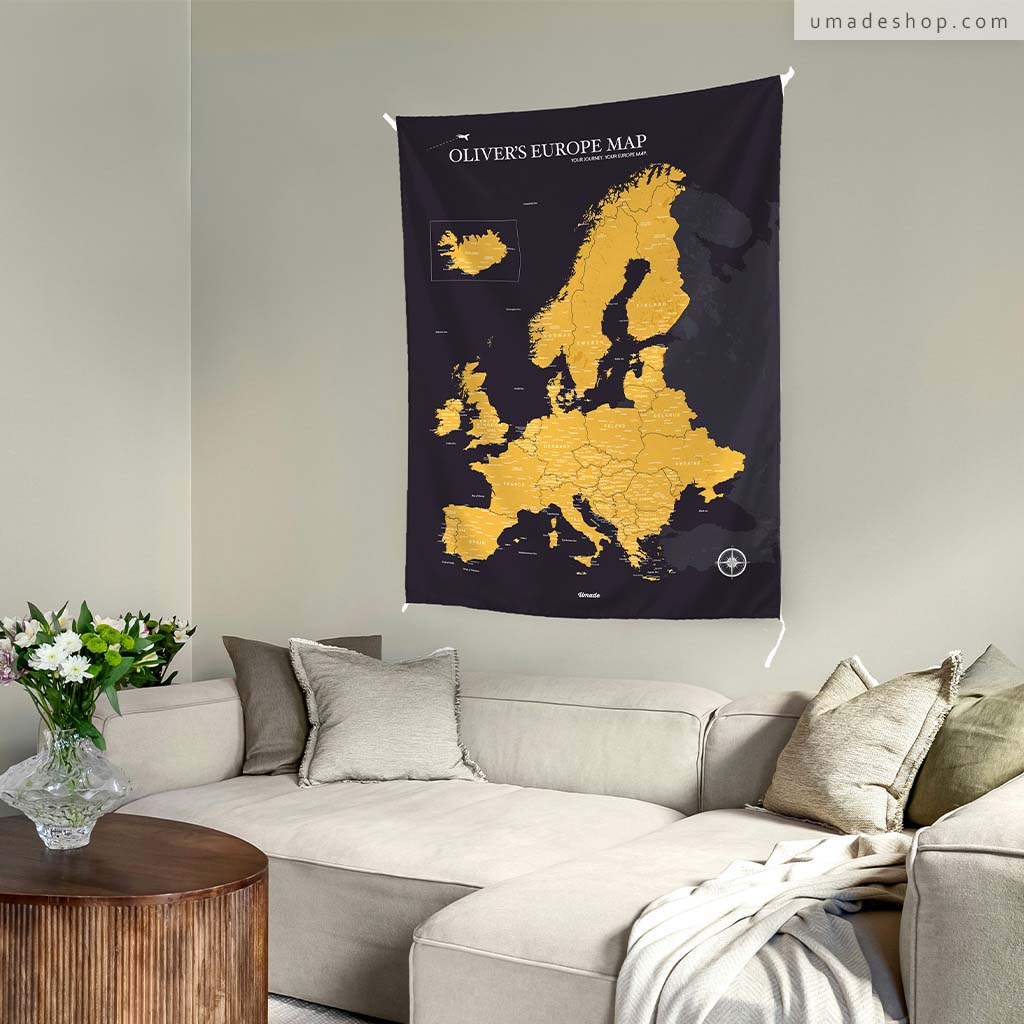 umade-umap-訂製歐洲地圖(壁幔/布),曜金黑款搭配米色沙發與綠植點綴,歐風時尚與個性空間兼具