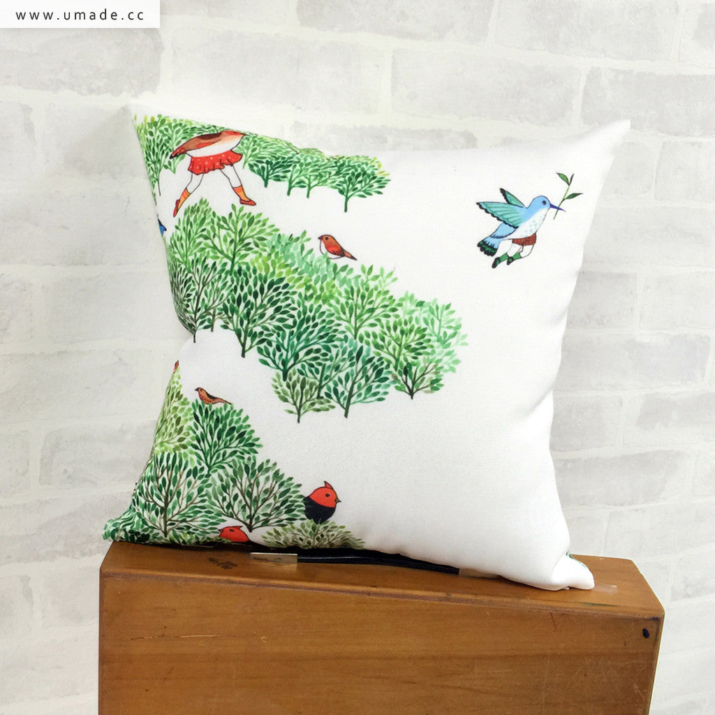 UMade Artist Throw Pillow ★藝術家創作抱枕★ 我們在林間奔跑 - Chichi Huang