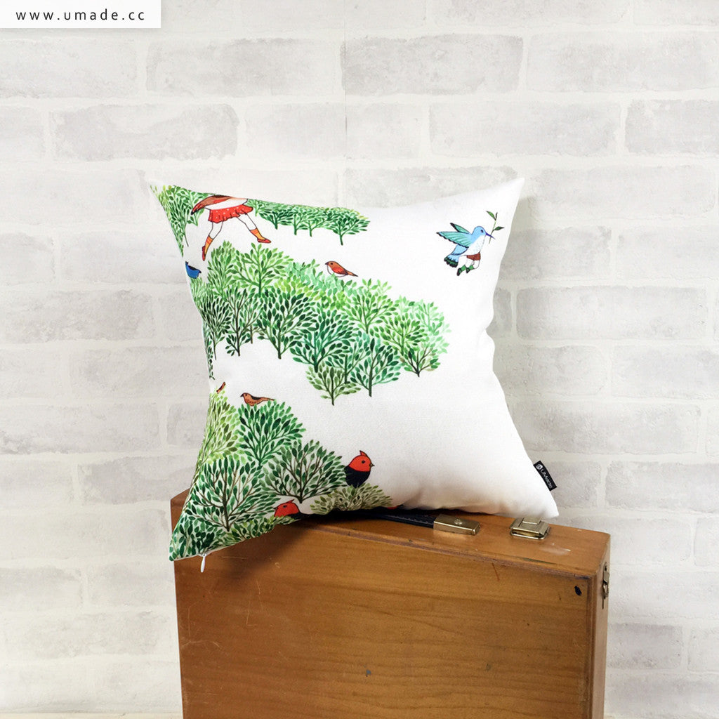 UMade Artist Throw Pillow ★藝術家創作抱枕★ 我們在林間奔跑 - Chichi Huang