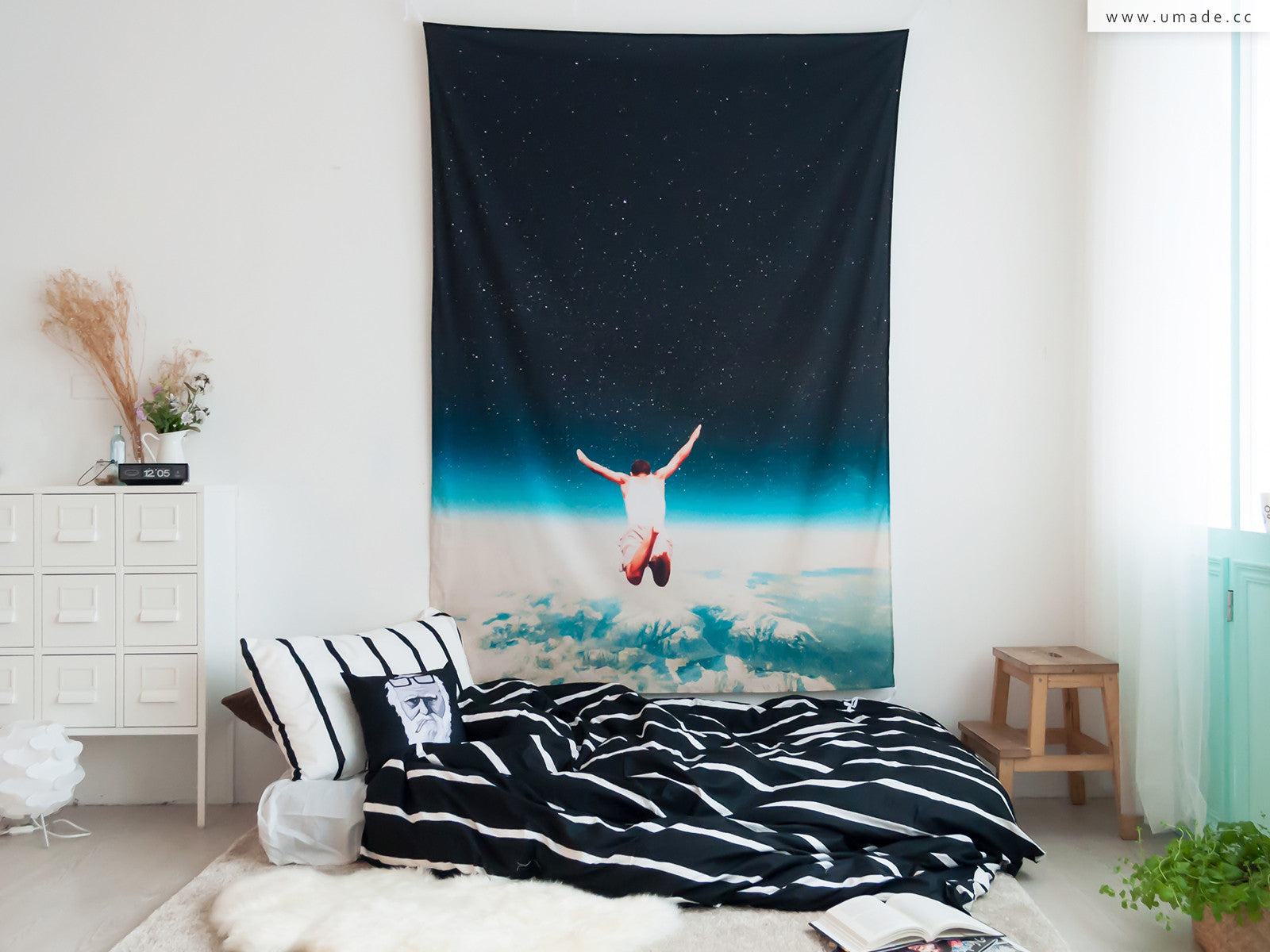 ★壁幔Wall Tapestry★Falling With A Hidden Smile-Frank Moth