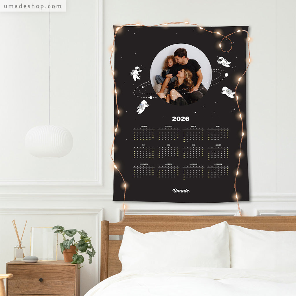 【2026訂製年曆壁幔】星球照片款 (全家福/情侶/小孩照/企業Logo-5色)