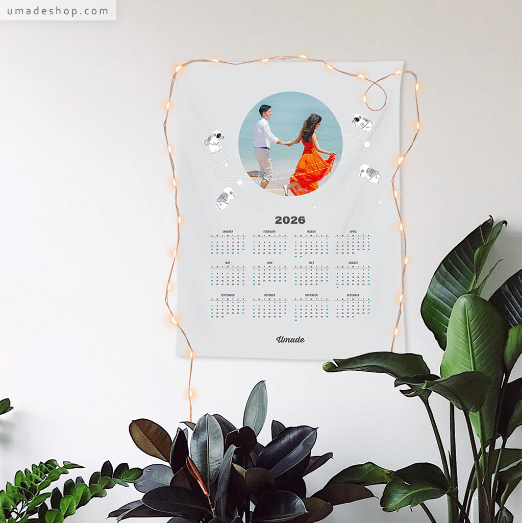 【2026訂製年曆壁幔】星球照片款 (全家福/情侶/小孩照/企業Logo-5色)