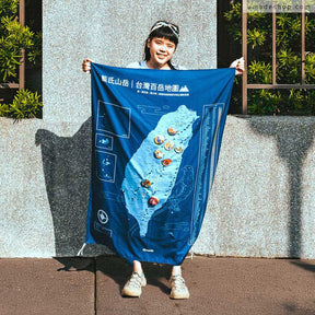 Umade X 藍氏山岳聯名：台灣百岳地圖＋百岳徽章組合，展示壁幔/布系列峰礦藍百岳地圖。