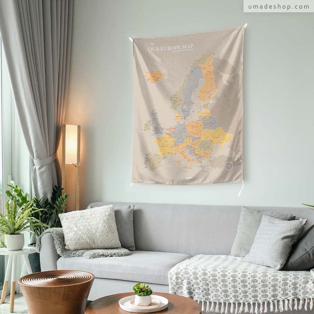 umade-umap-訂製歐洲地圖(壁幔/布)，霧彩綠款搭配灰色沙發與柔光窗簾，營造溫潤舒心的北歐居家風