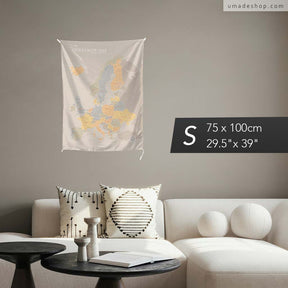 umade-umap-訂製歐洲地圖(壁幔/布)，Ｓ尺寸模擬在客廳沙發的大小