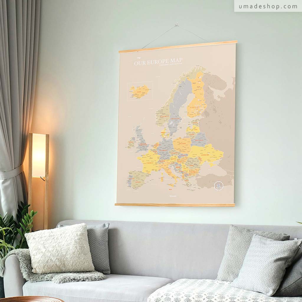 umade-umap-訂製歐洲地圖(實木框海報)，霧彩綠款展示於客廳，溫和配色完美融入傢俱擺設，細細品味旅人文化