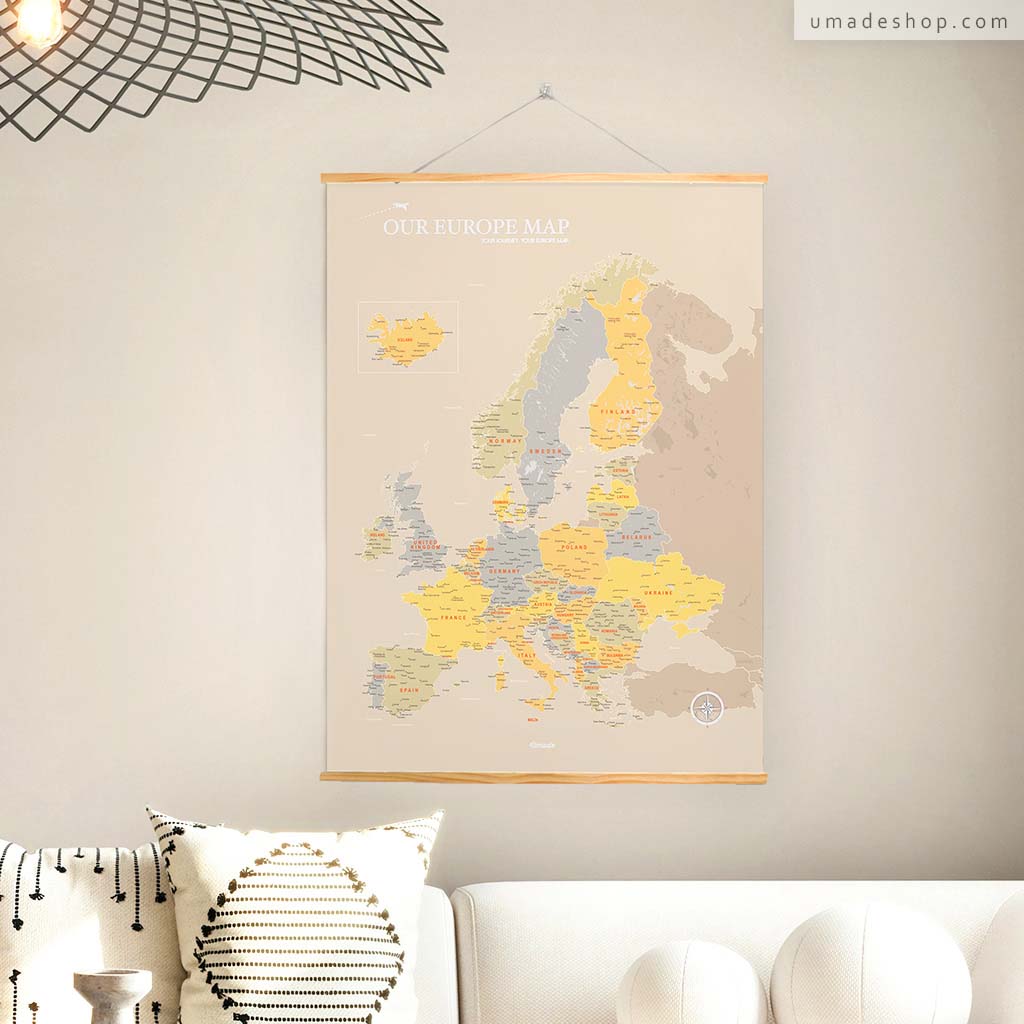 umade-umap-訂製歐洲地圖(實木框海報)，霧彩綠款搭配沙發佈景，營造低調雅緻的北歐風格，歐洲旅人與新居入厝送禮推薦