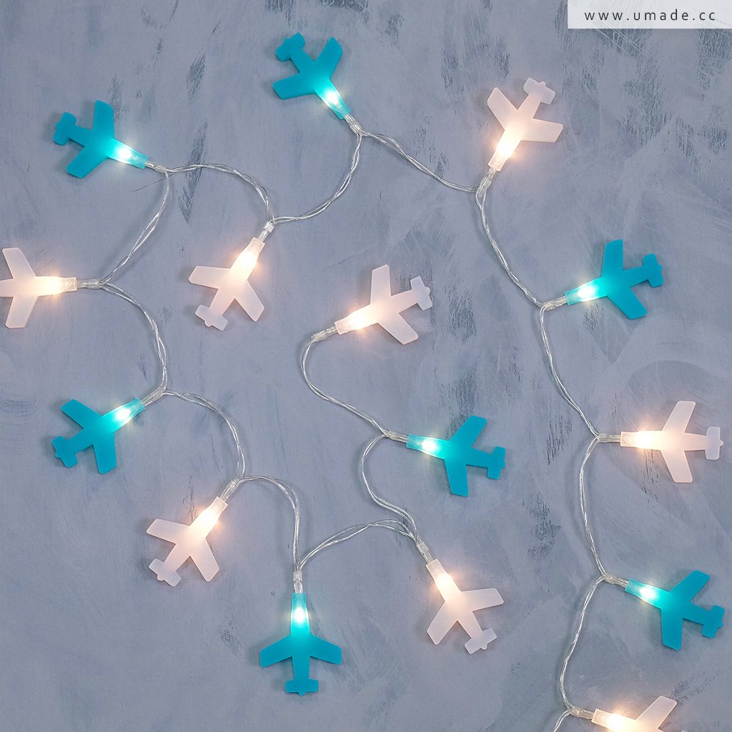umade-airplant-字母組合燈串-土耳其藍色-白色-旅人必備牆面佈置靈感