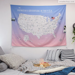 umade-umap-訂製美國地圖(壁幔/布)-輕柔粉色-慵懶的一天躺在沙發上，看著自己的美國旅行足跡和回憶，也期待著下次的旅行
