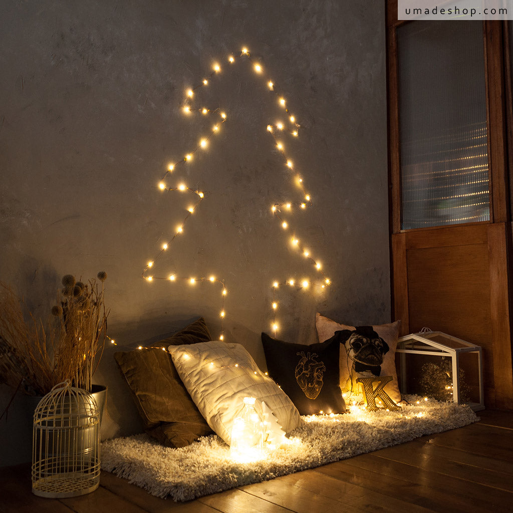 用絲線燈折出聖誕樹的形狀，簡單擁有耶誕氛圍